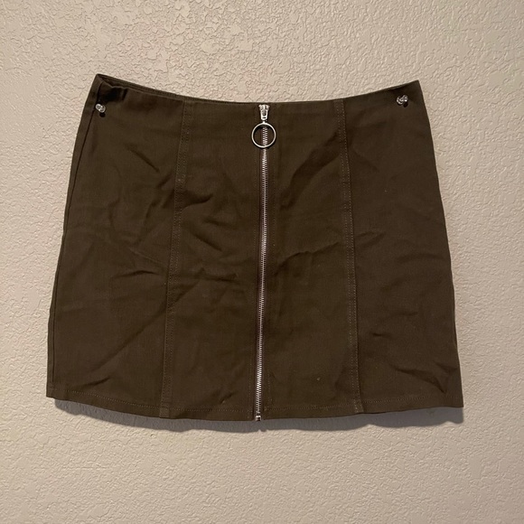 Skirt - Picture 3 of 3